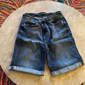 Judy blue size large Bermuda shorts